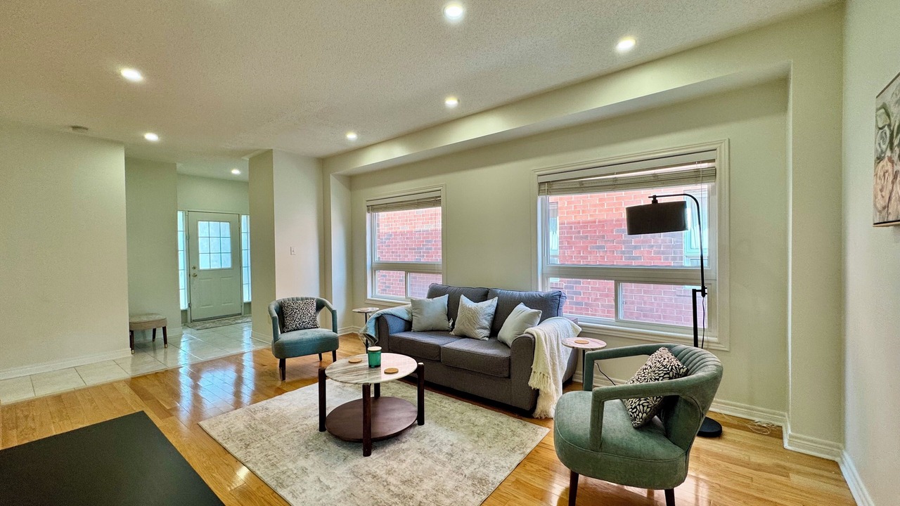 Photo of Livingroom in Churchill Meadows