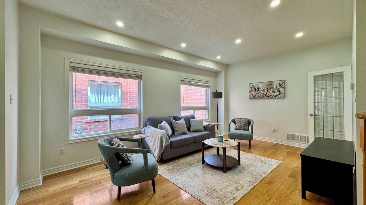 Photo of Livingroom in Churchill Meadows