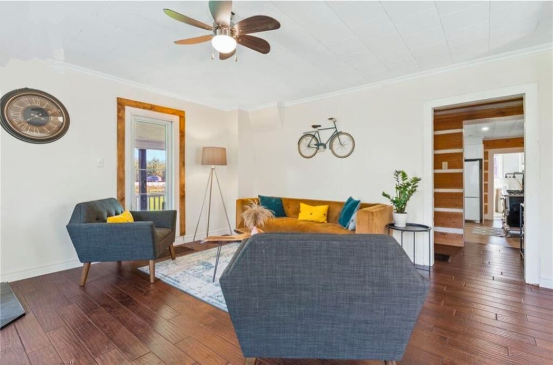 Photo of Livingroom in Chatsworth