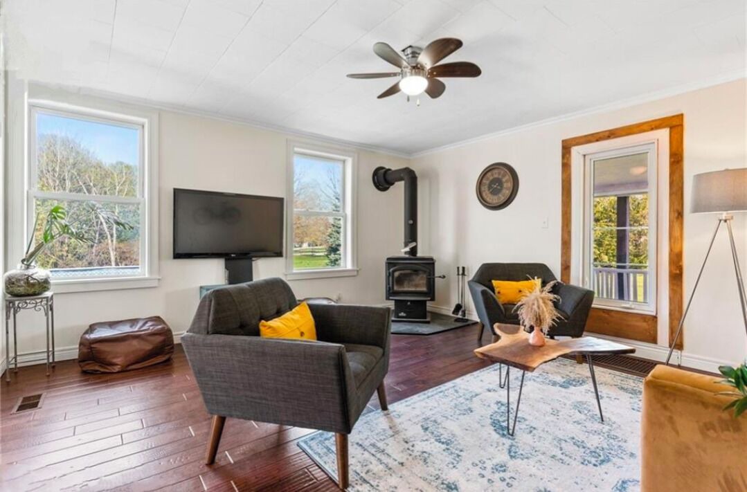Photo of Livingroom in Chatsworth