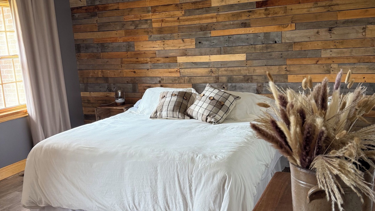 Photo of Bedroom in Elizabethtown-Kitley