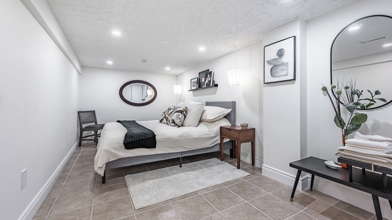 Photo of Bedroom in Lakeview