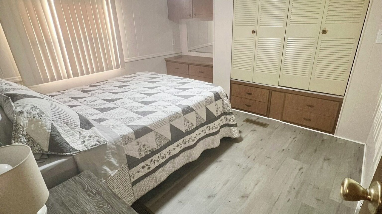 Photo of Bedroom in Crooked Lake