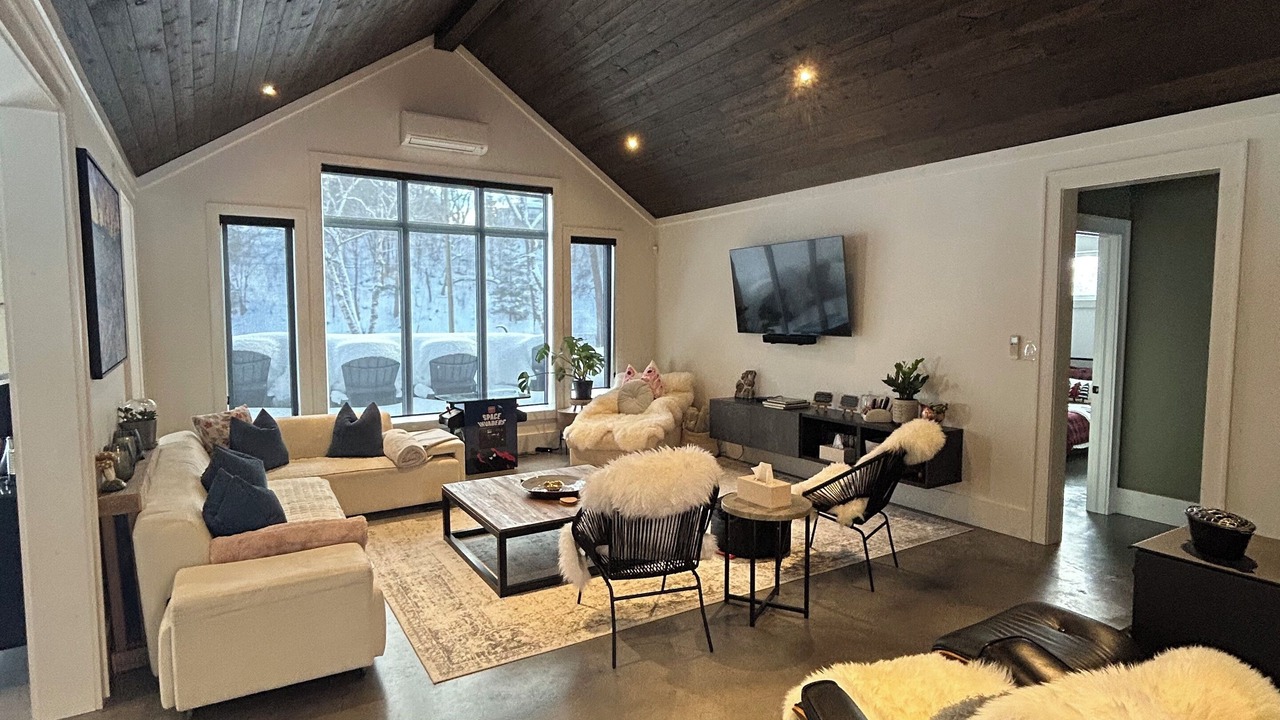 Photo of Livingroom in Bracebridge