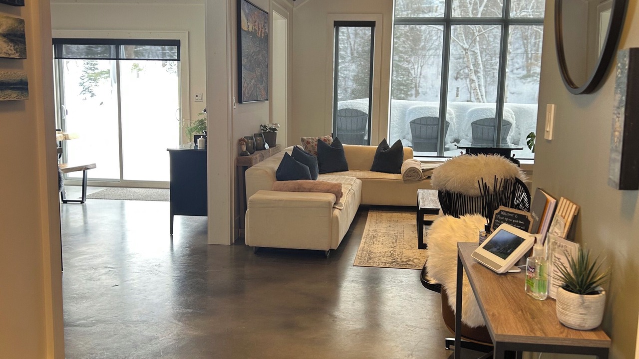 Photo of Livingroom in Bracebridge