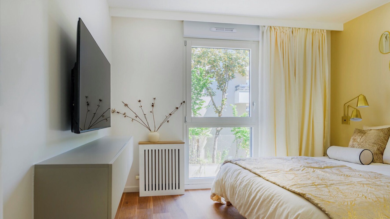 Photo of Bedroom in Suresnes
