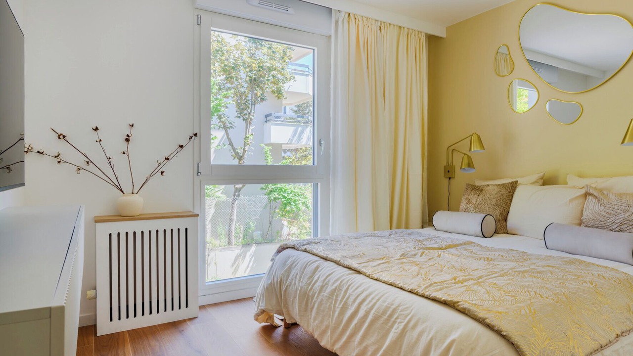 Photo of Bedroom in Suresnes
