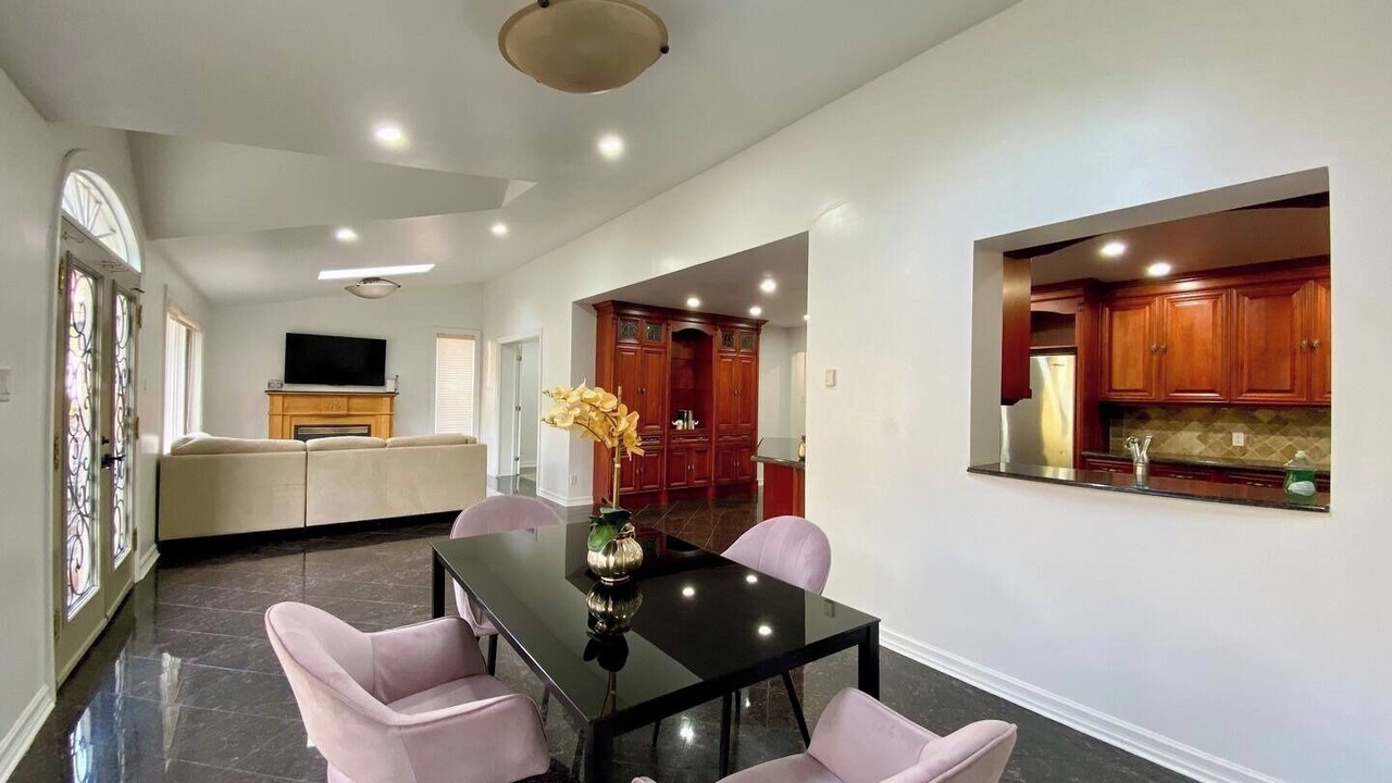 Photo of Livingroom in Richmond Hill