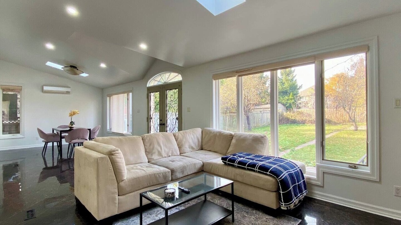 Photo of Livingroom in Richmond Hill