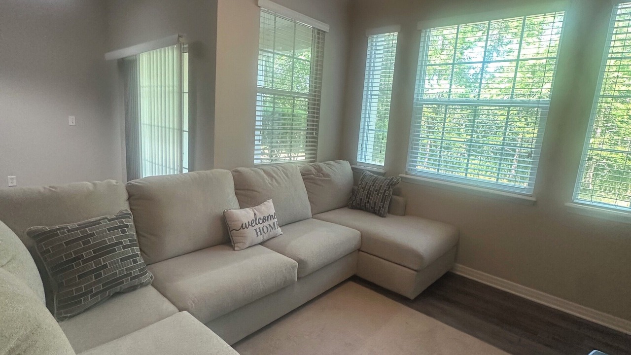Photo of Livingroom in Bearss Plaza