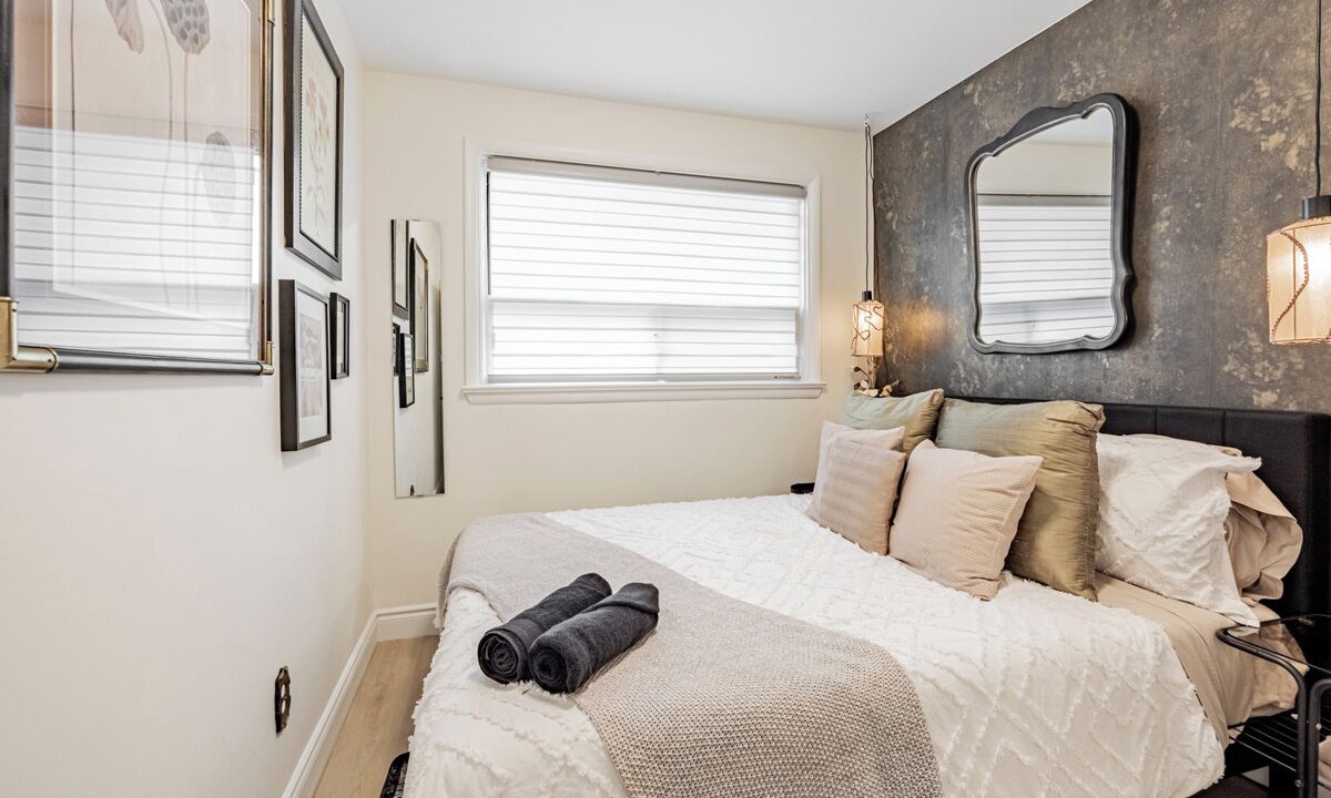 Photo of Bedroom in Lakeview