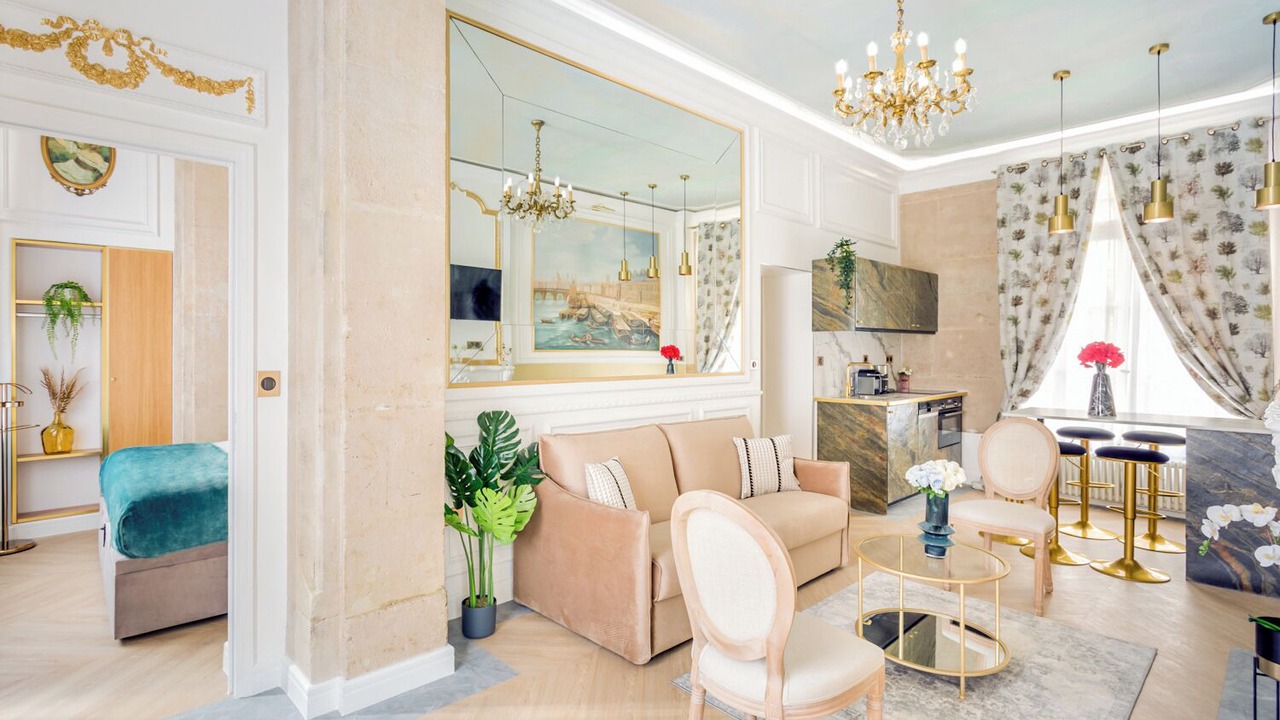 Photo of Livingroom in 8th Arrondissement
