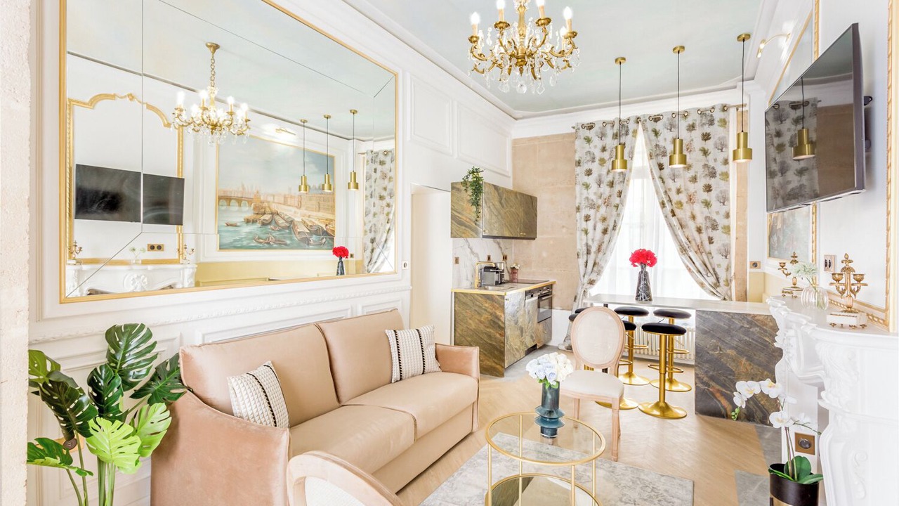Photo of Livingroom in 8th Arrondissement