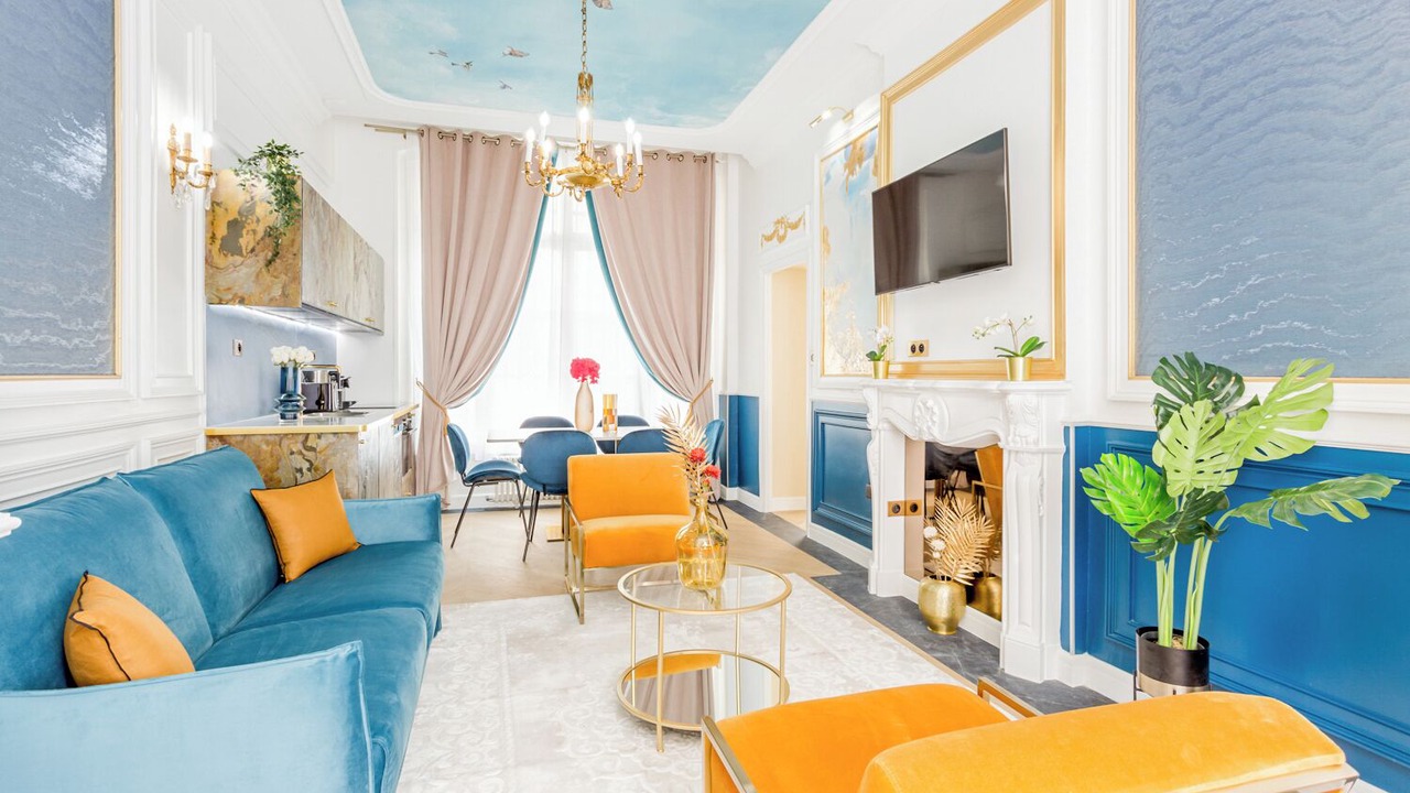 Photo of Livingroom in 8th Arrondissement