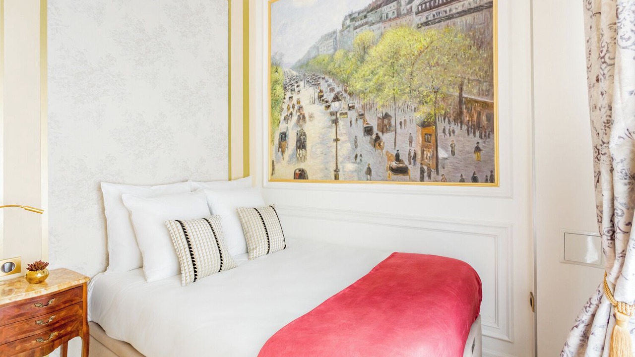 Photo of Bedroom in 8th Arrondissement