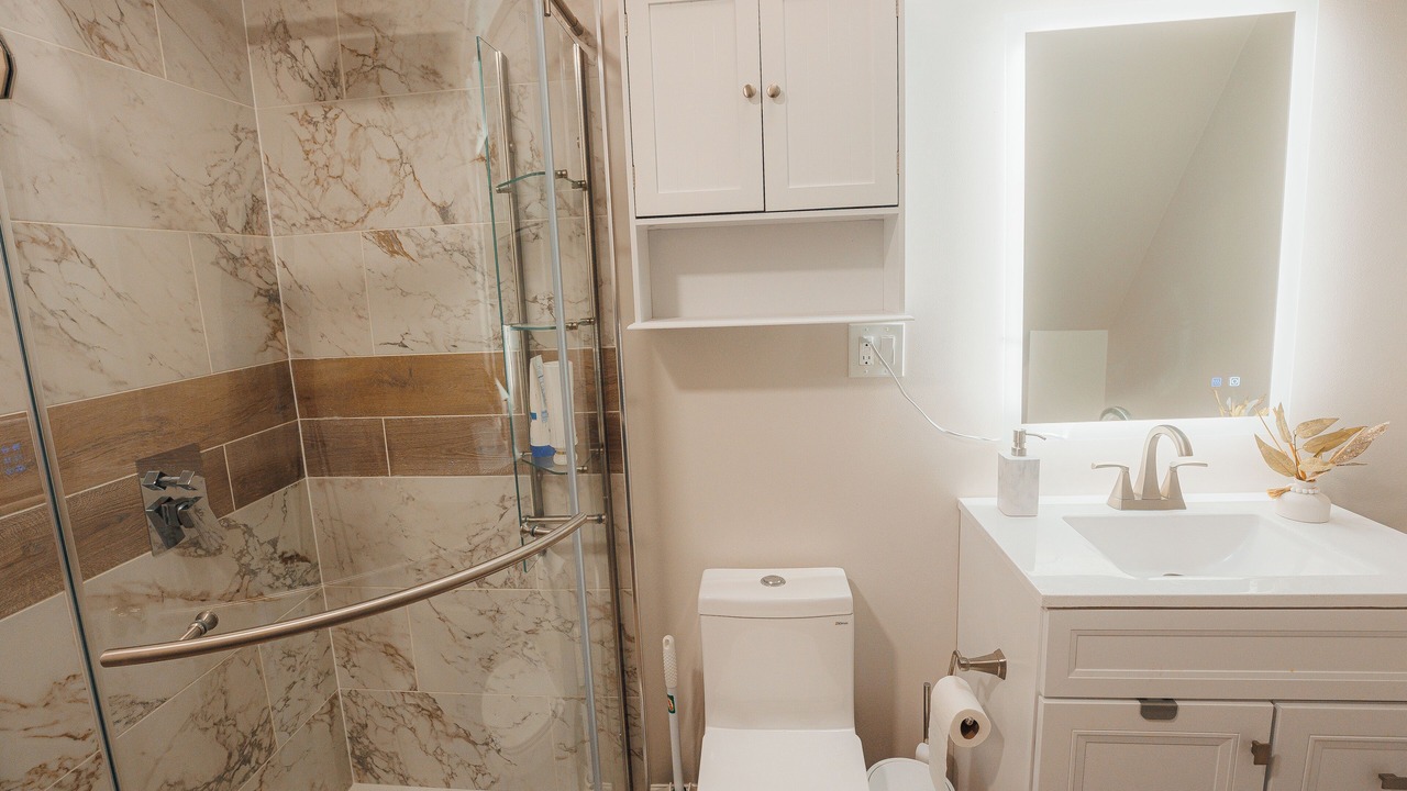 Photo of Bathroom in Foxcroft Square