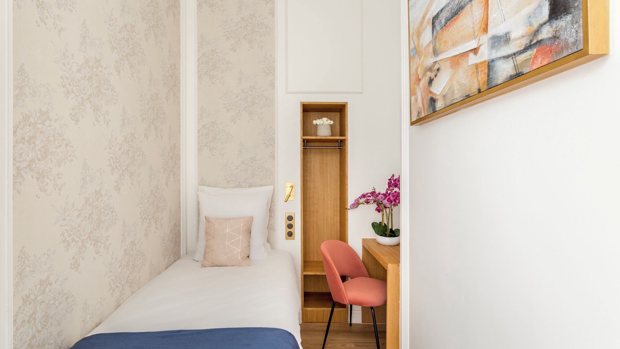 Photo of Bedroom in 8th Arrondissement