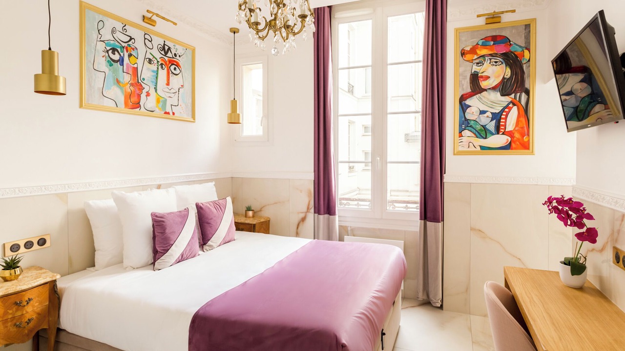 Photo of Bedroom in 8th Arrondissement