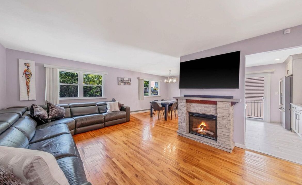 Photo of Livingroom in West Hills