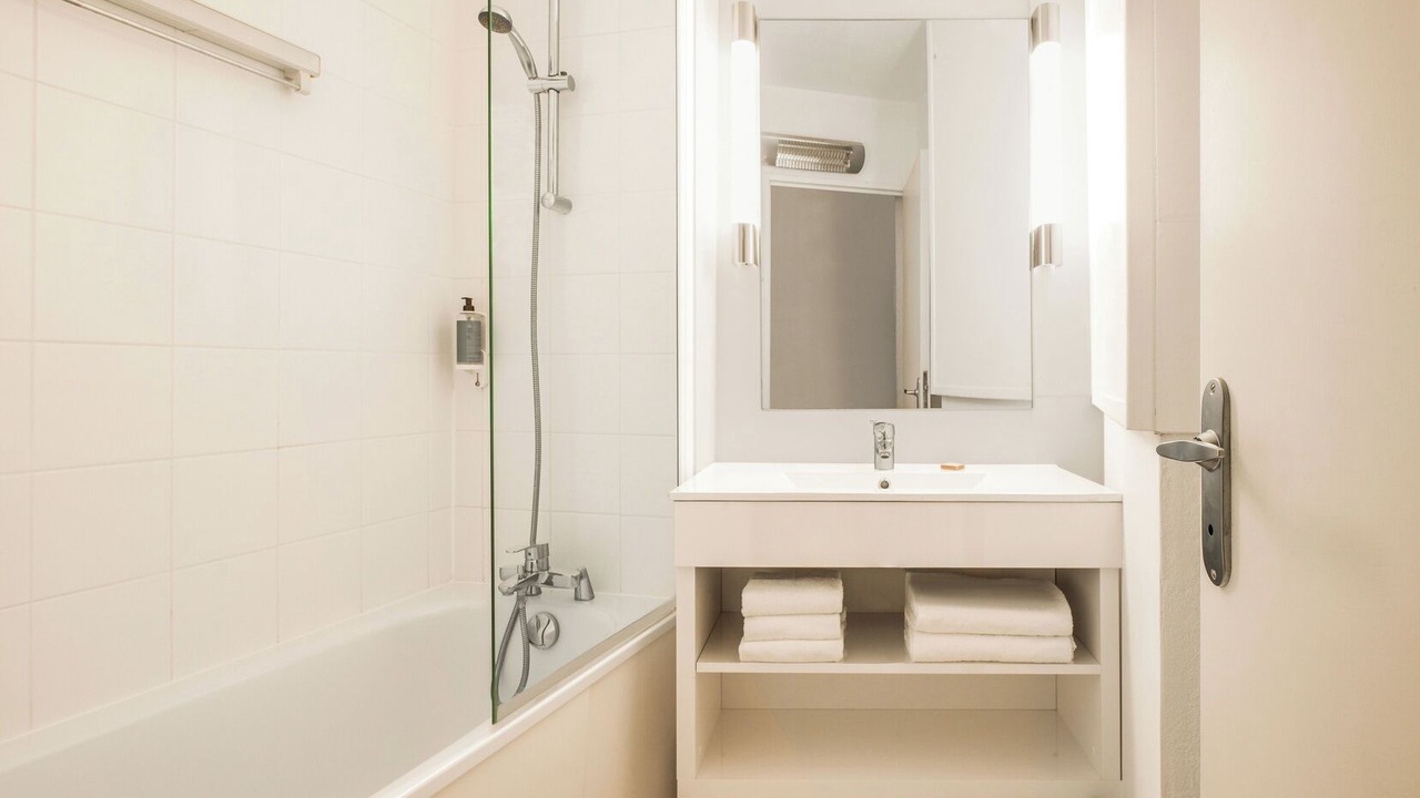 Photo of Bathroom in Quartier de la Salpetriere