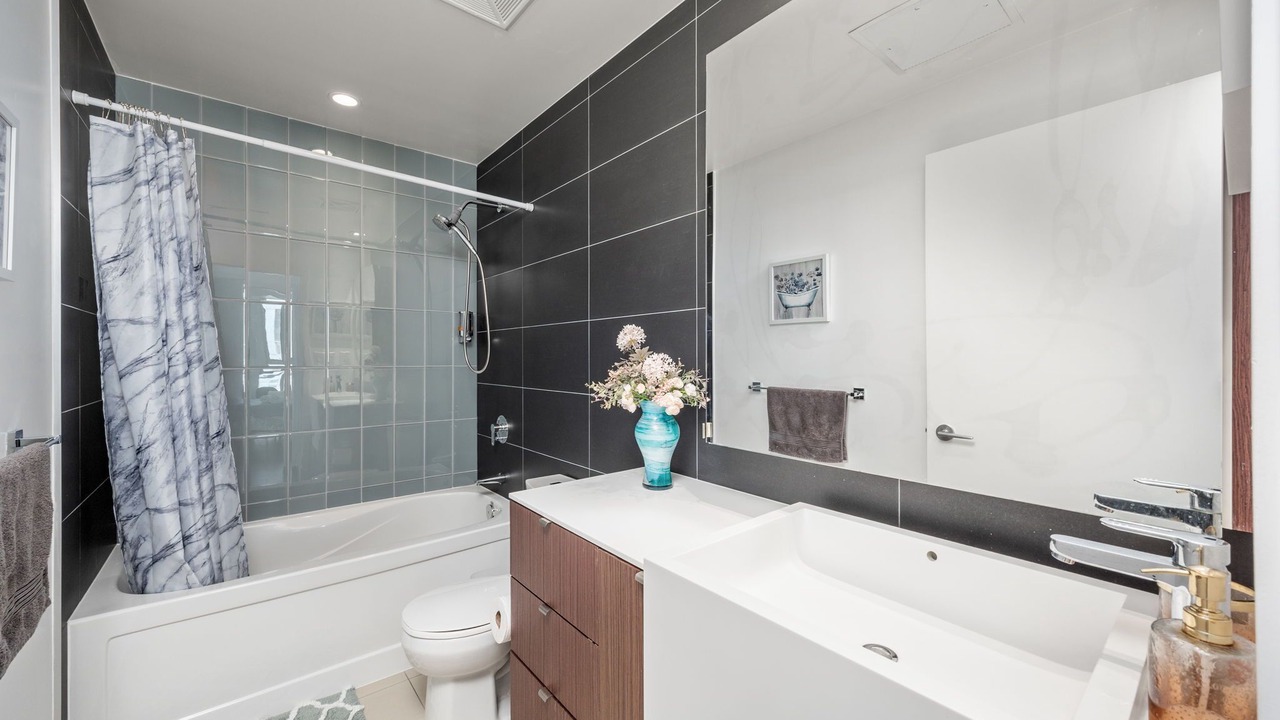 Photo of Bathroom in Bathurst Quay