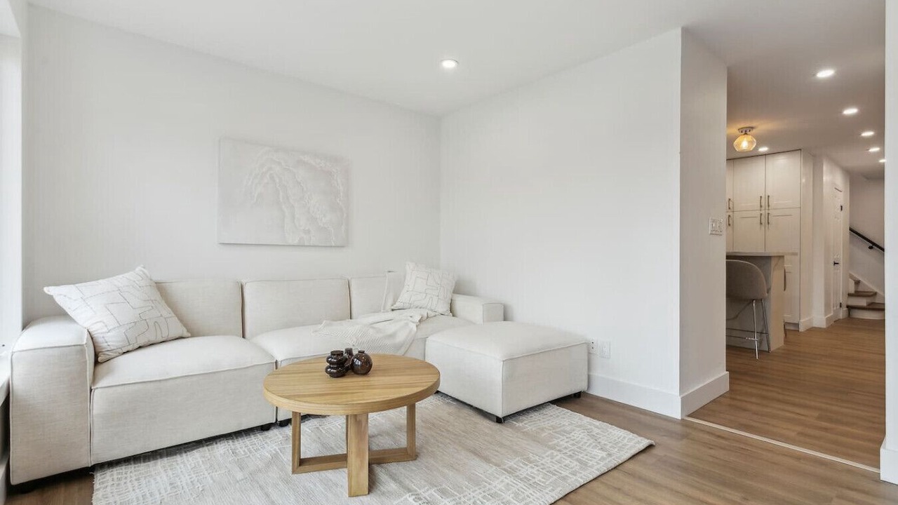 Photo of Livingroom in East Credit