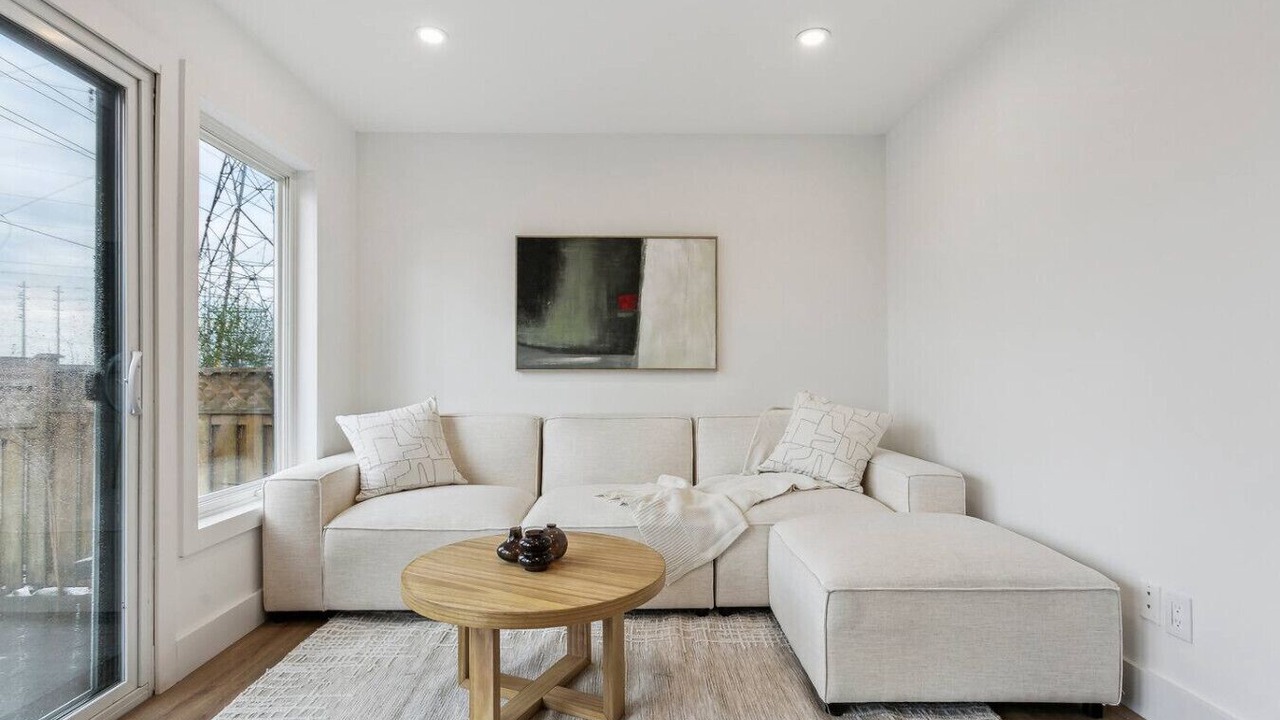 Photo of Livingroom in East Credit