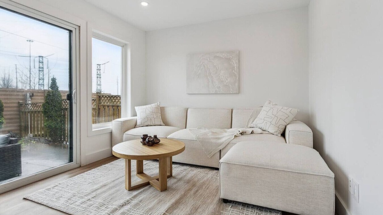 Photo of Livingroom in East Credit