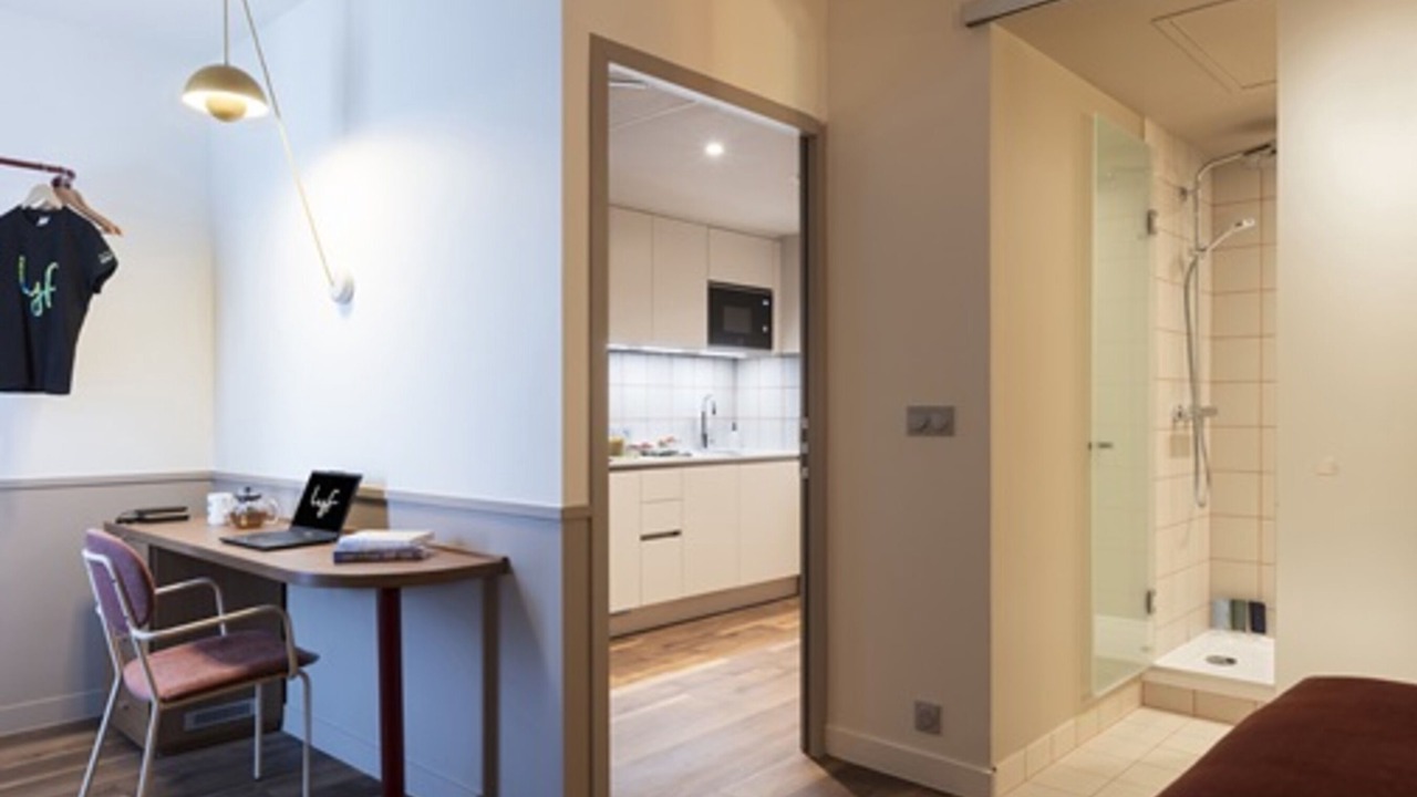 Photo of Bedroom in 20th Arrondissement