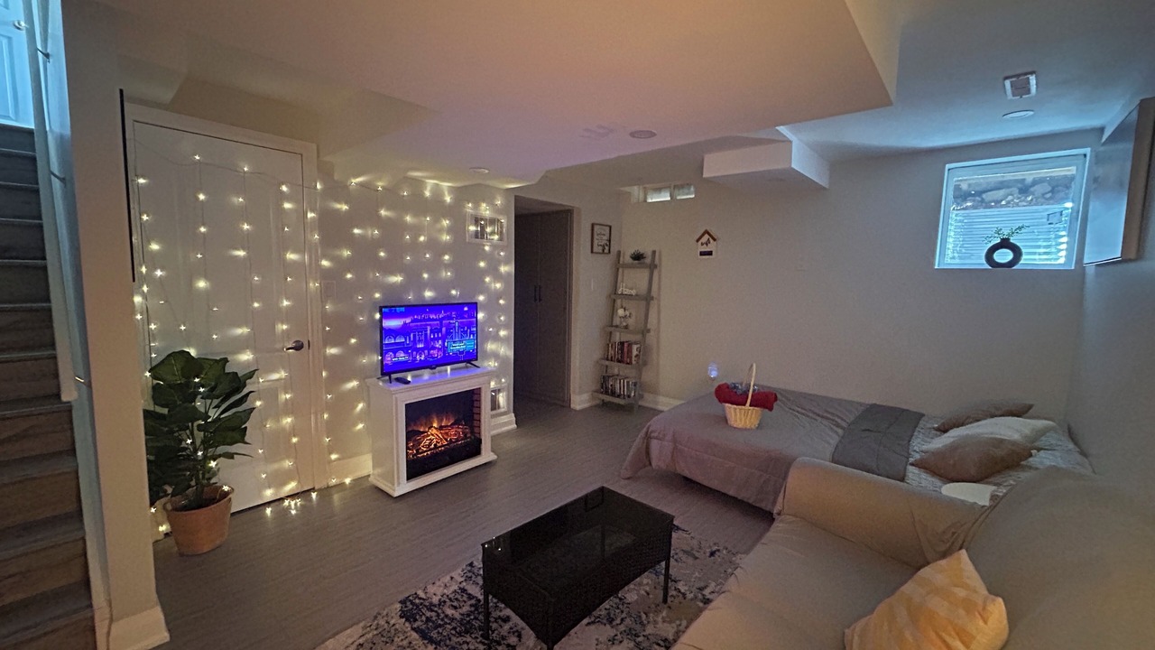 Photo of Livingroom in Halton Regional Municipality