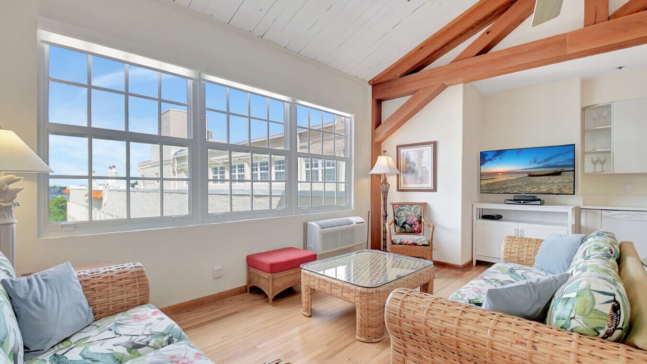 Photo of Livingroom in Palm Beach - West Palm Beach