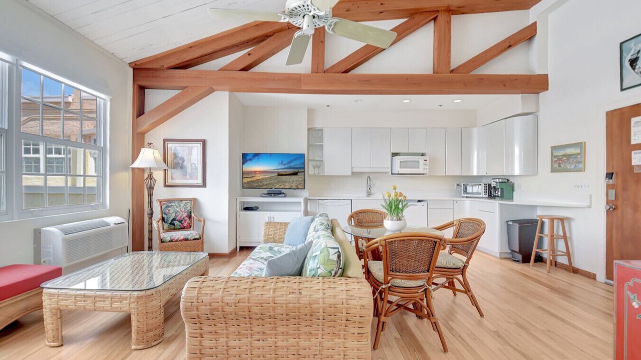 Photo of Livingroom in Palm Beach - West Palm Beach