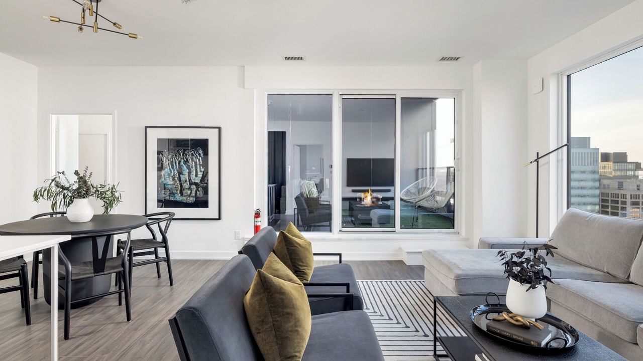 Photo of Livingroom in Bay Street Corridor