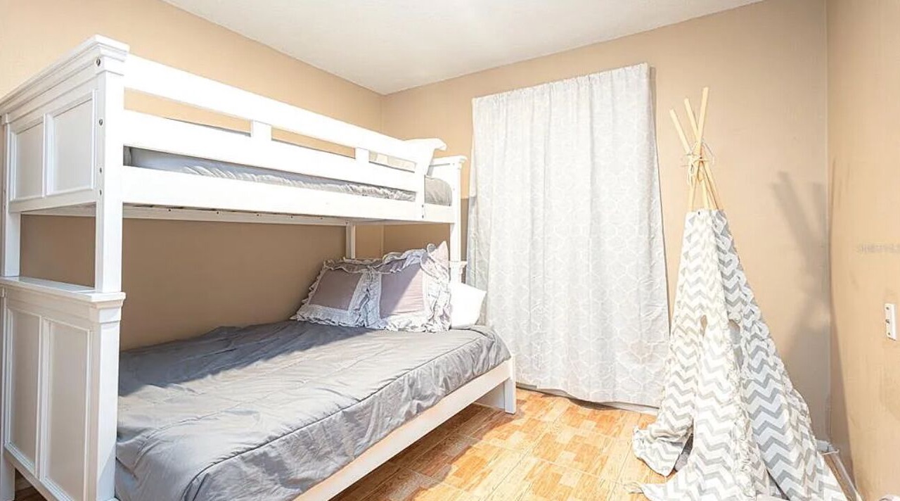 Photo of Bedroom in Lake Davenport Estates