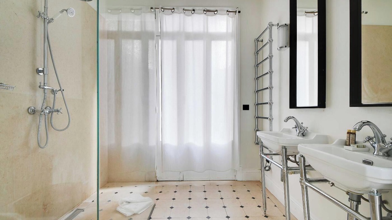 Photo of Bathroom in Val-de-Grace