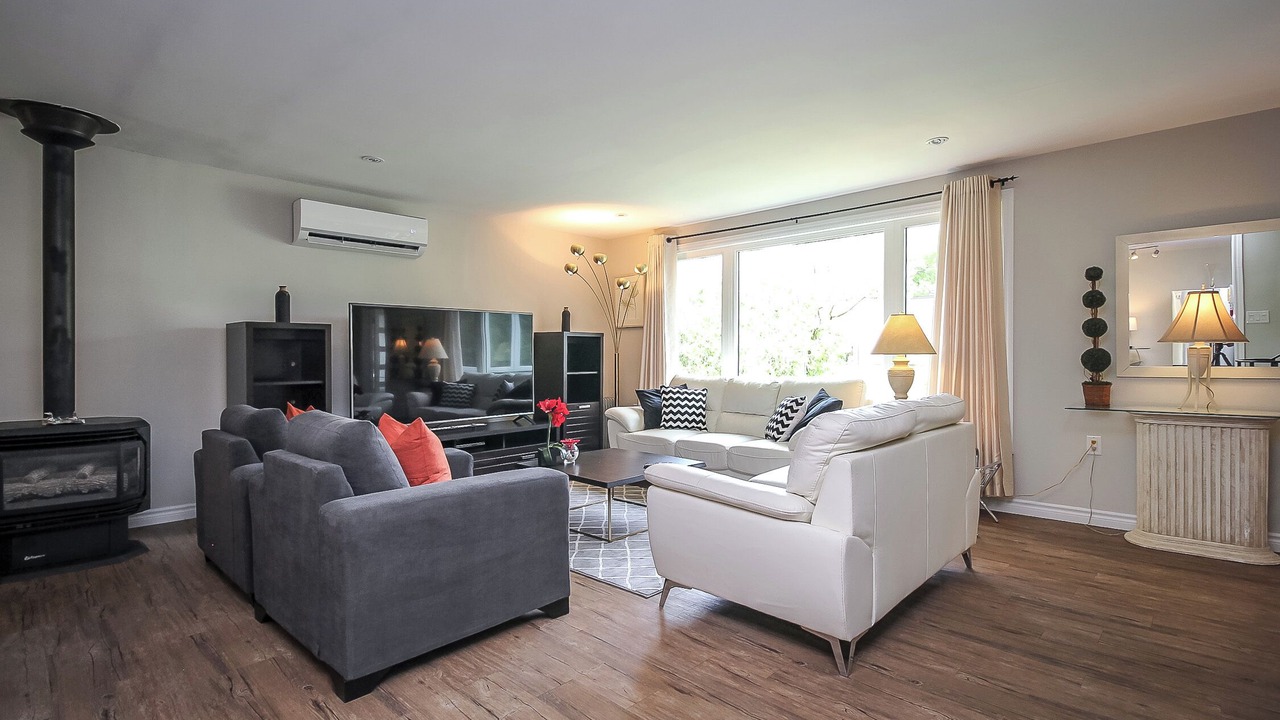 Photo of Livingroom in Wasaga Beach