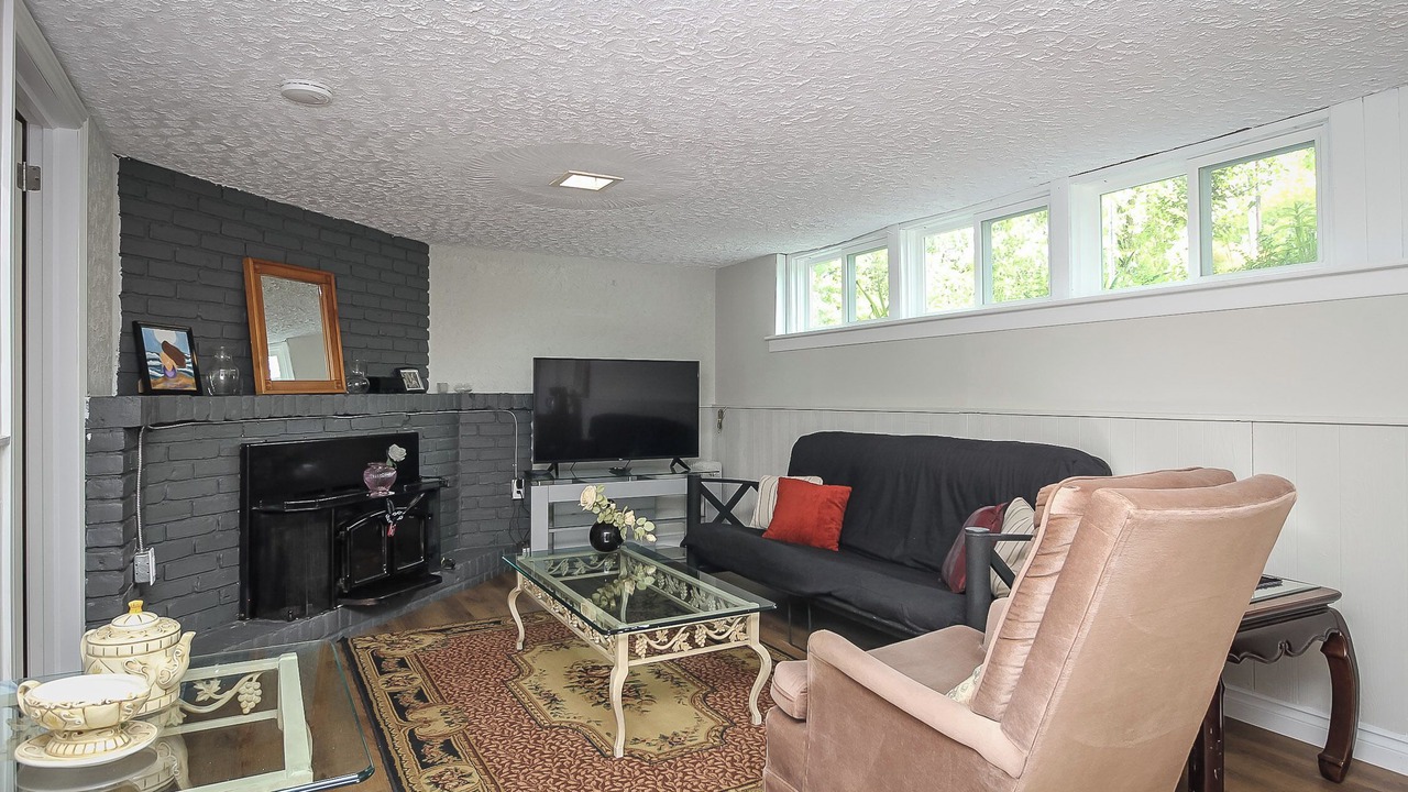 Photo of Livingroom in Wasaga Beach