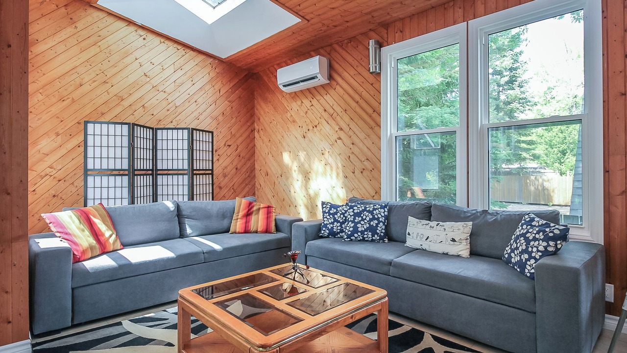 Photo of Livingroom in Wasaga Beach