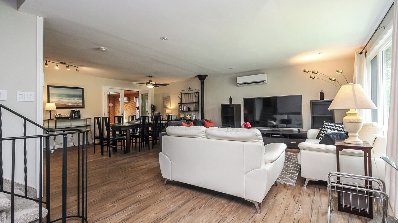Photo of Livingroom in Wasaga Beach