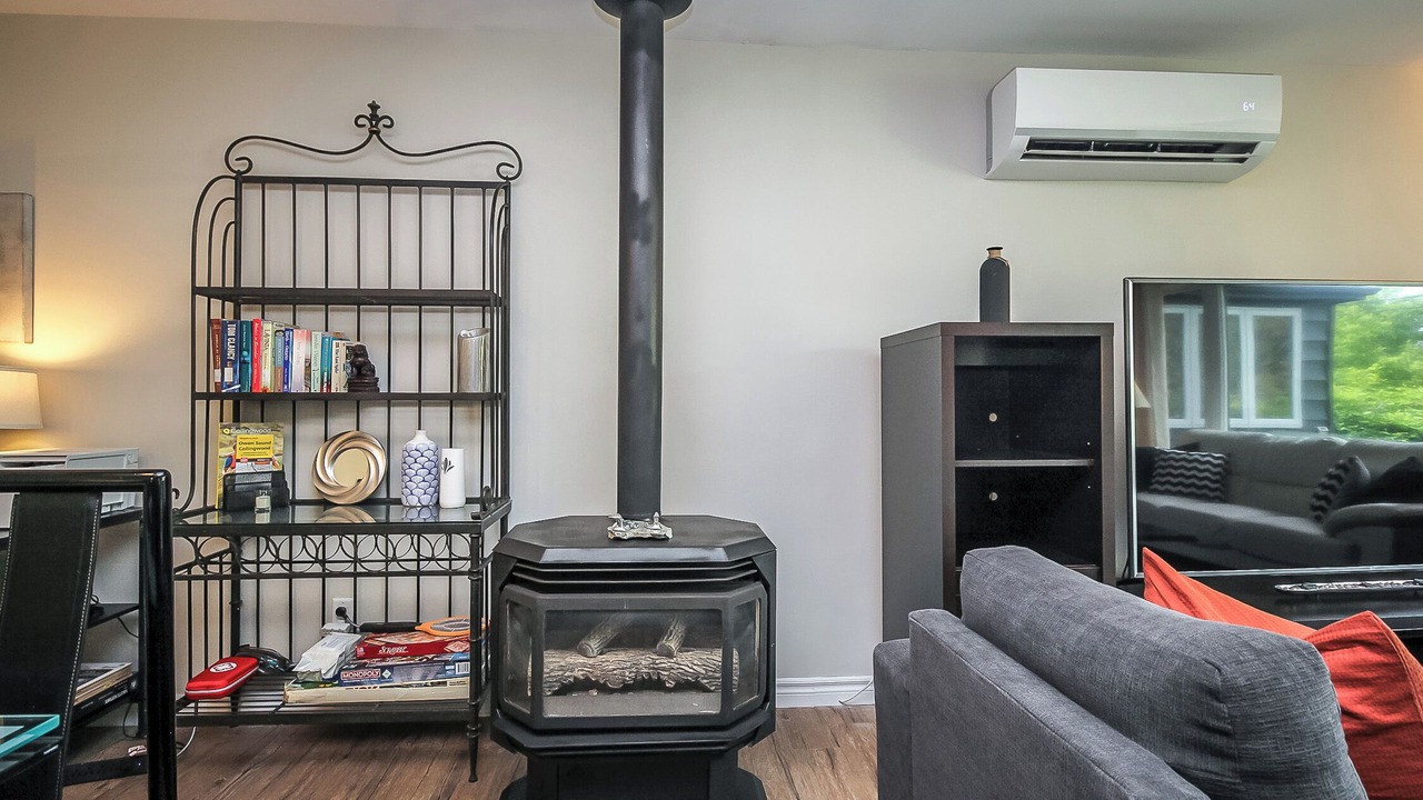 Photo of Livingroom in Wasaga Beach