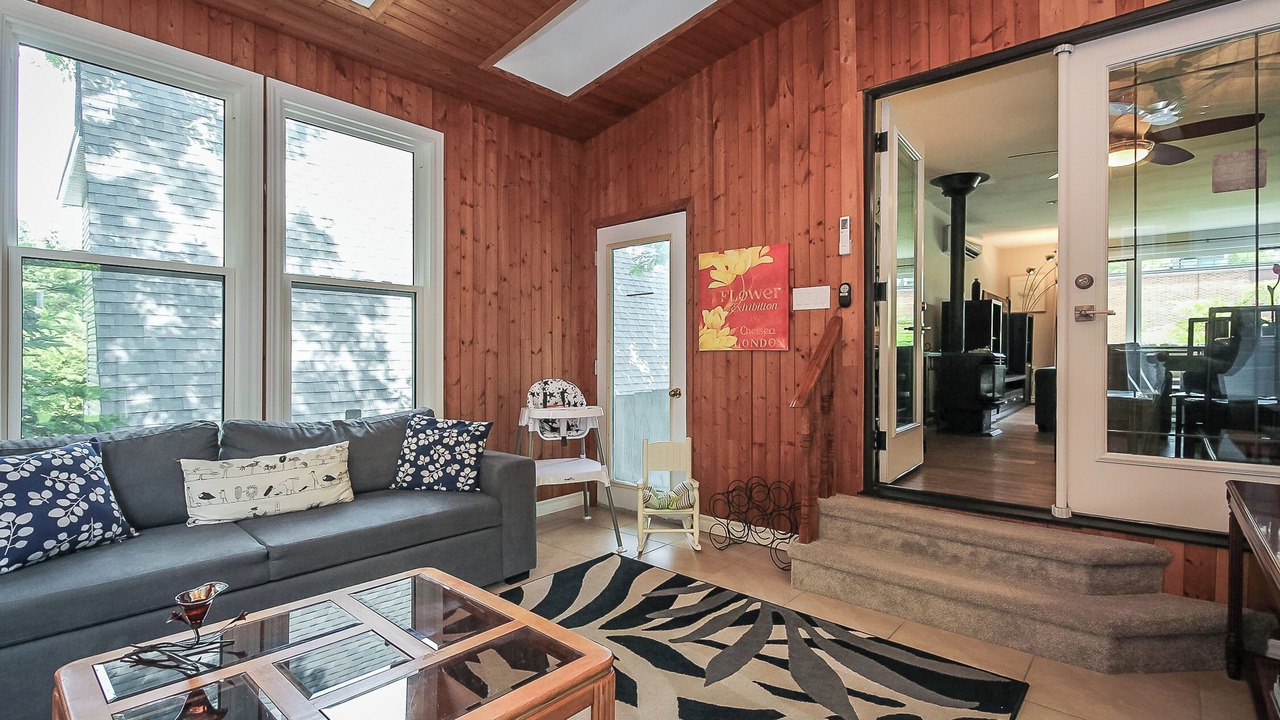 Photo of Livingroom in Wasaga Beach