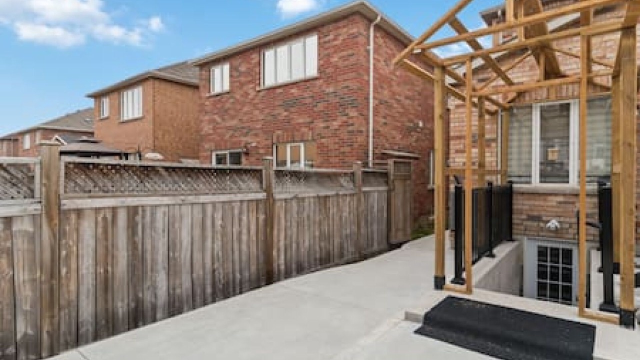Photo of Outdoor in Churchill Meadows