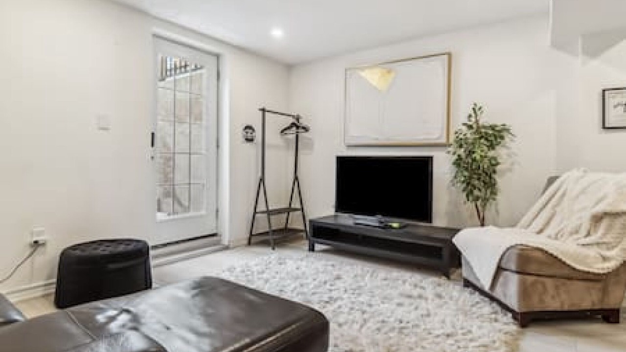 Photo of Livingroom in Churchill Meadows