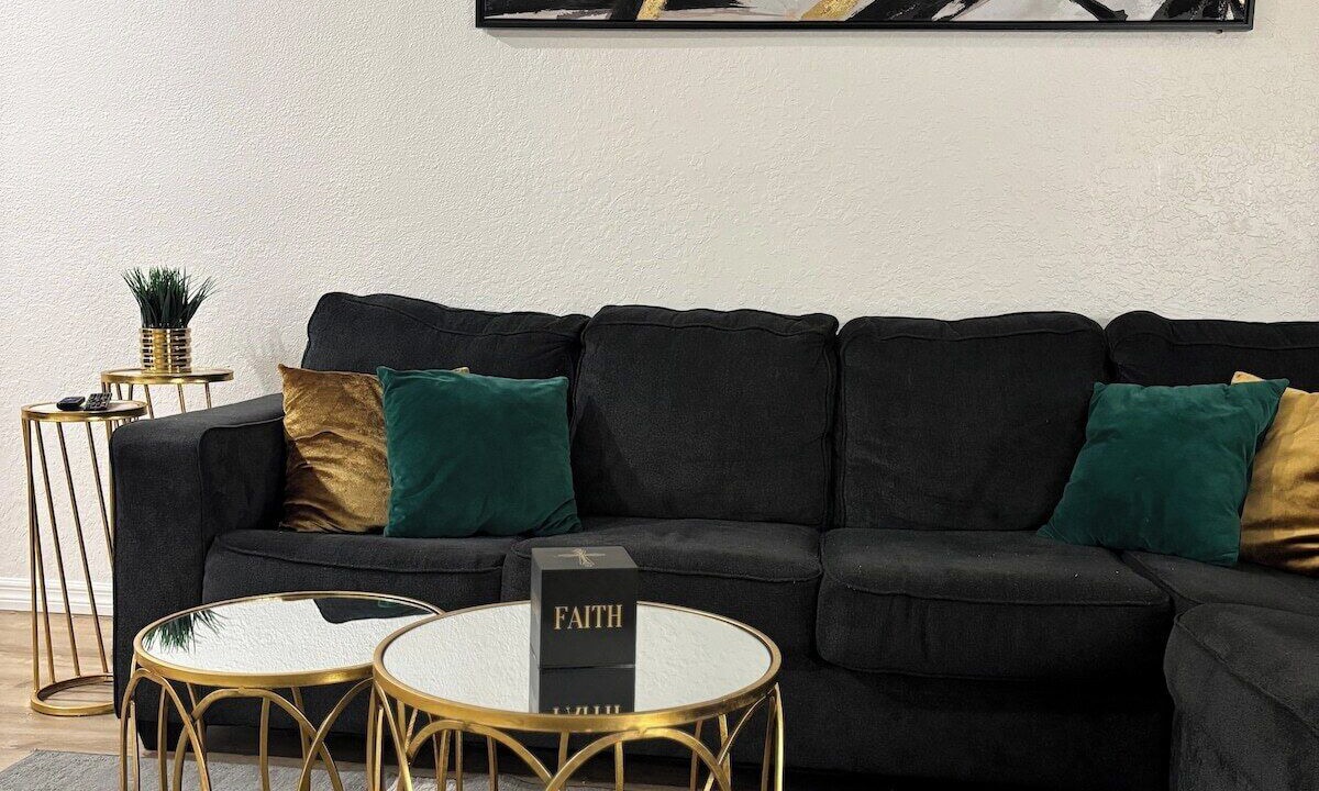 Photo of Livingroom in Oak Ridge