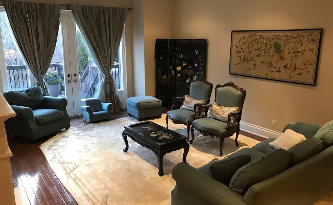Photo of Livingroom in Governor's Bridge