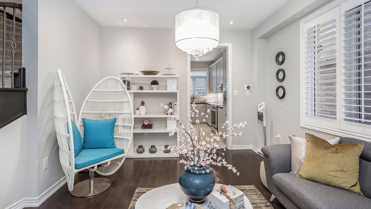 Photo of Livingroom in Churchill Meadows