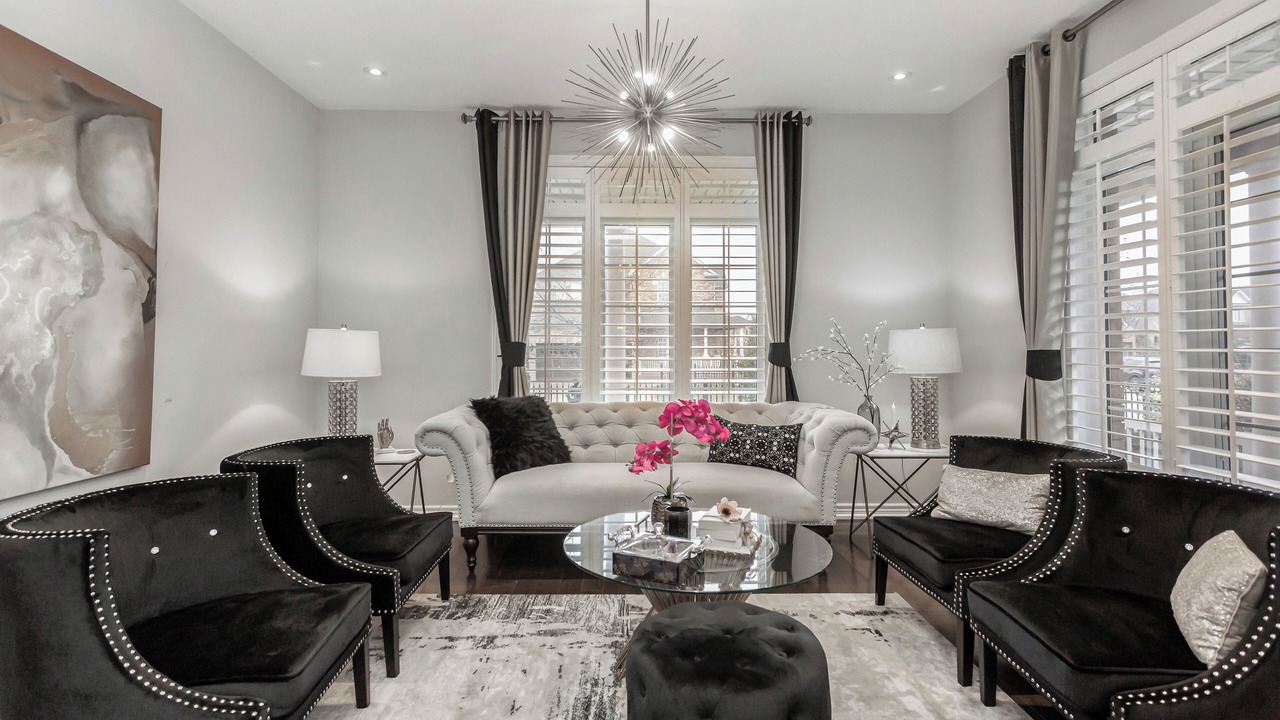 Photo of Livingroom in Churchill Meadows