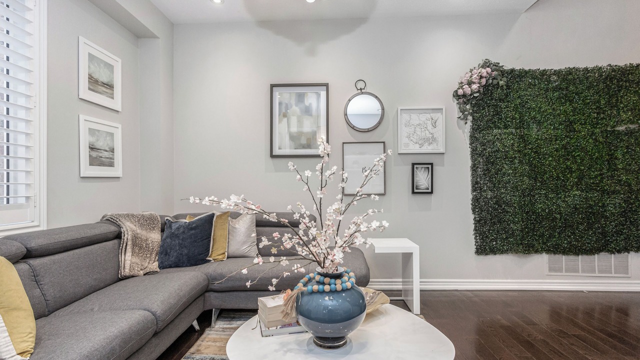 Photo of Livingroom in Churchill Meadows