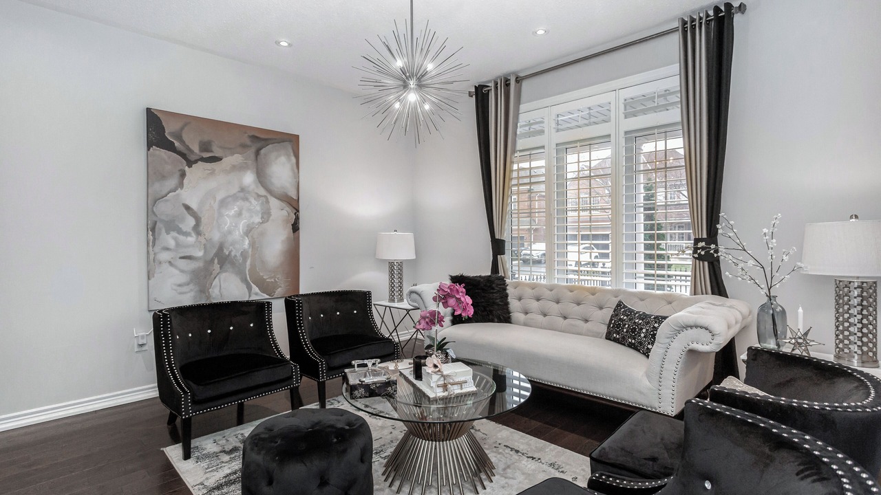 Photo of Livingroom in Churchill Meadows
