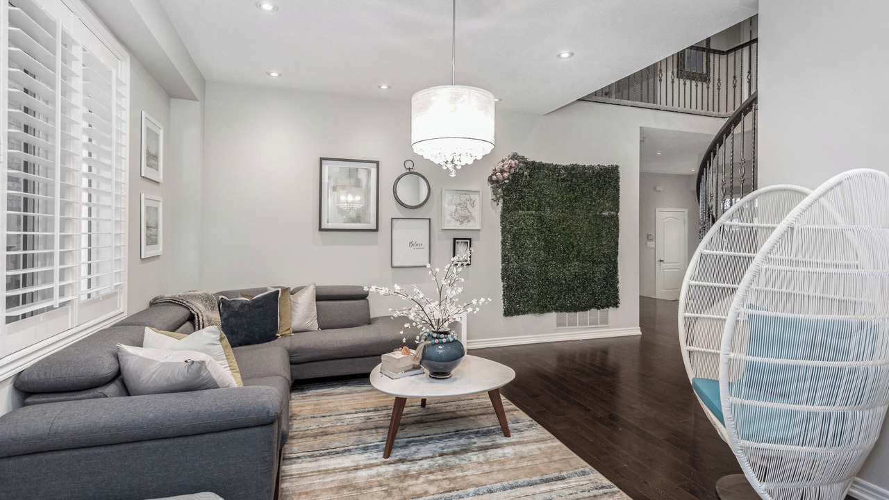 Photo of Livingroom in Churchill Meadows